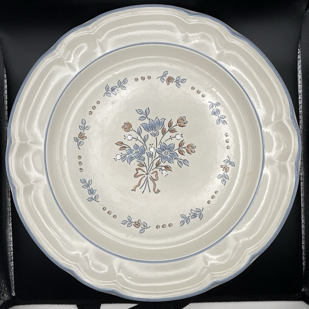 VTG CORDELLA COLLECTION STONEWARE BLUET HAND DECORATED NOS 10 3/4" DINNER PLATE